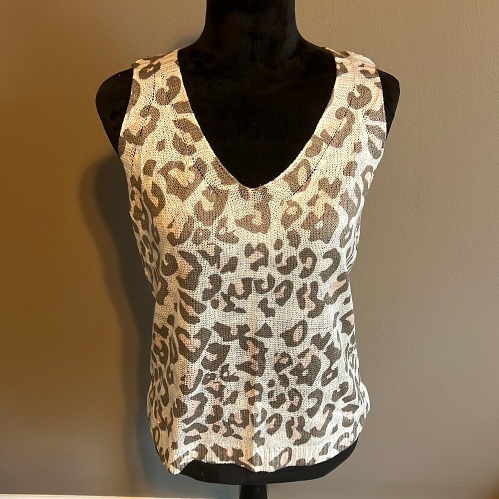 Amoli sweater tank size S/M